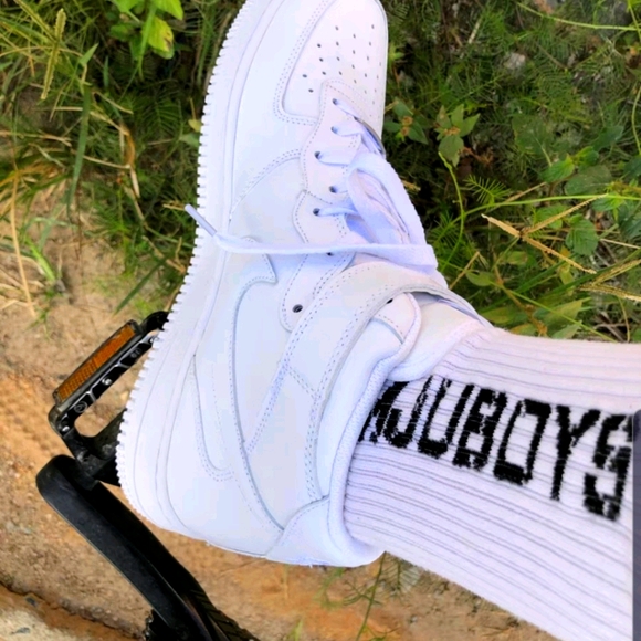 Nike white shoes (90% new) - Picture 1 of 3